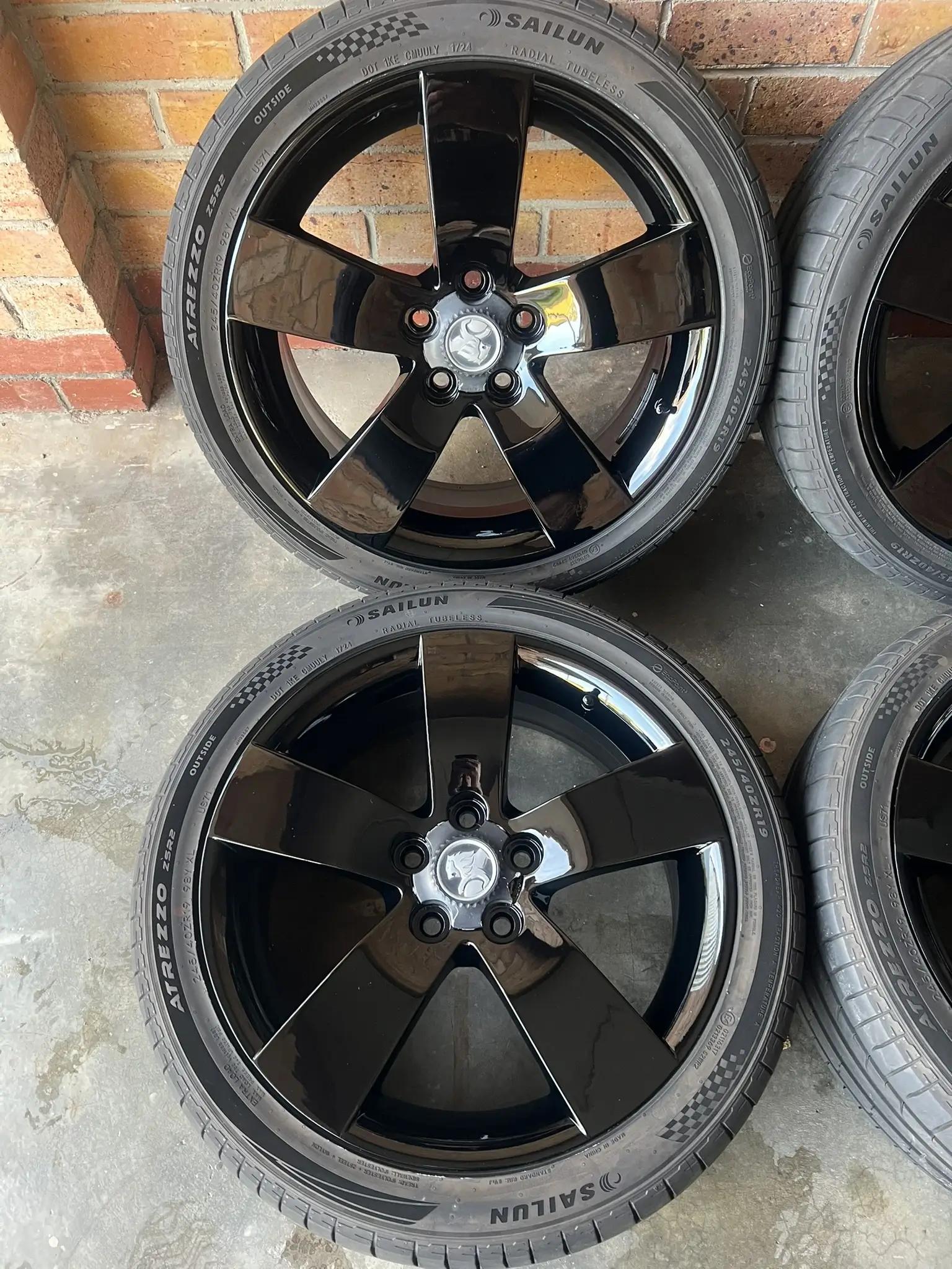 5-spoke wheels with deep gloss black finish - budget package