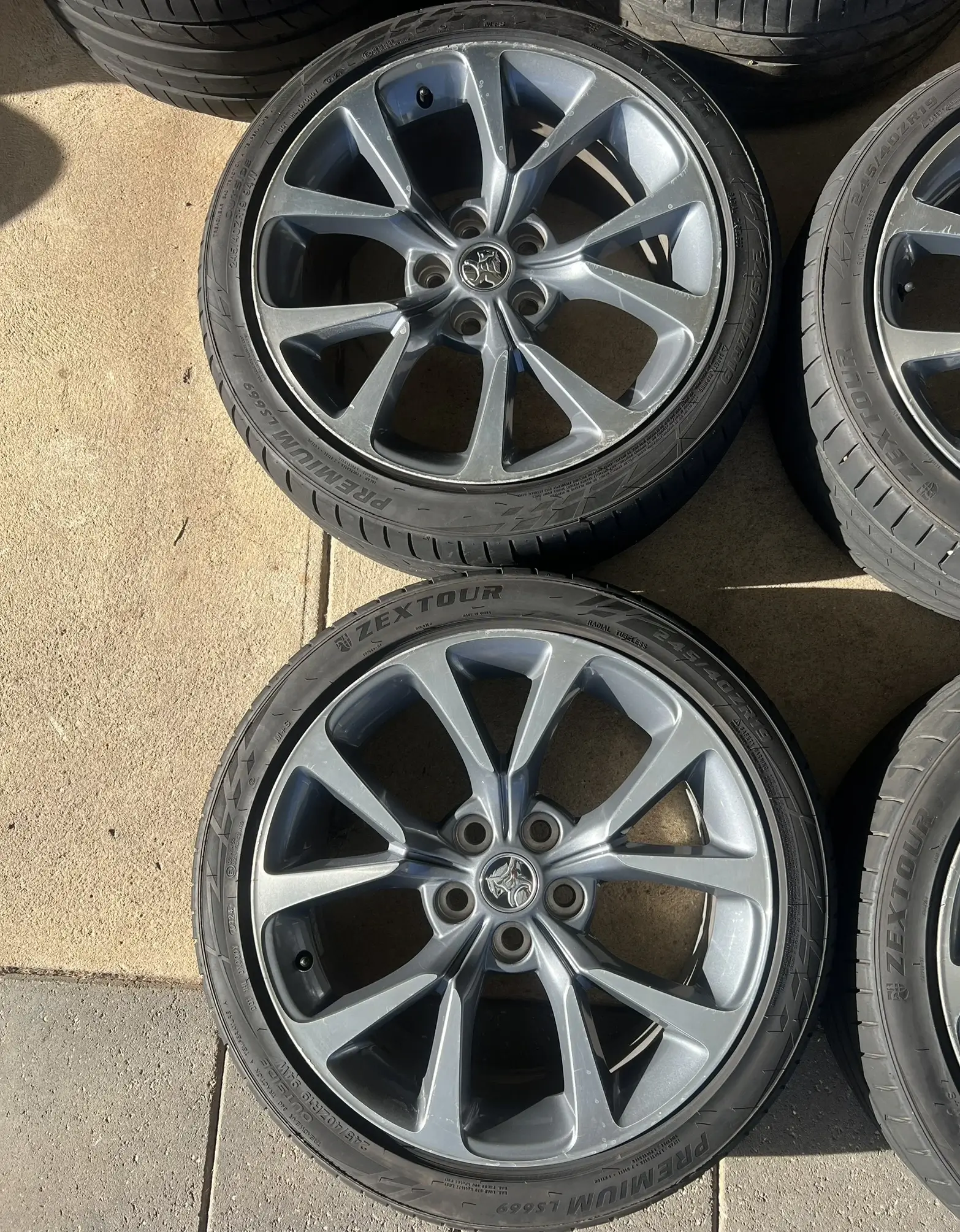 Multi-spoke wheels via mobile pickup service