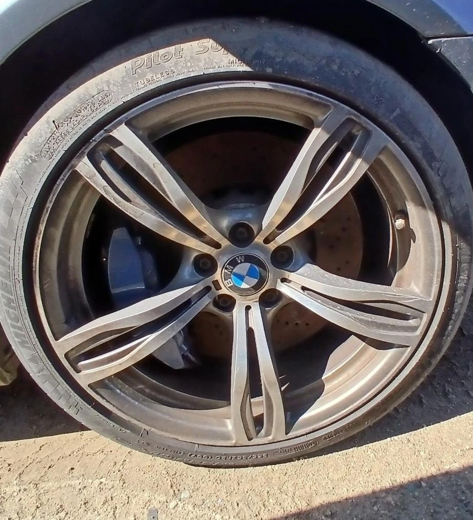 BMW M6 rims before custom metallic silver restoration